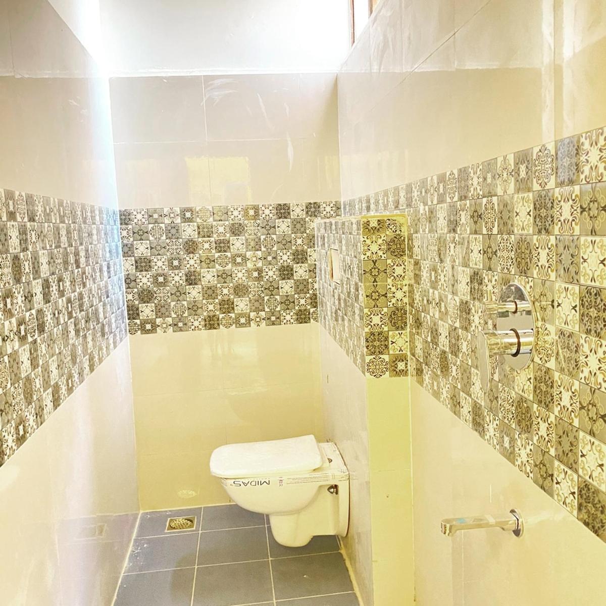 Hotel Kp Suites Metro Хидерабад Екстериор снимка