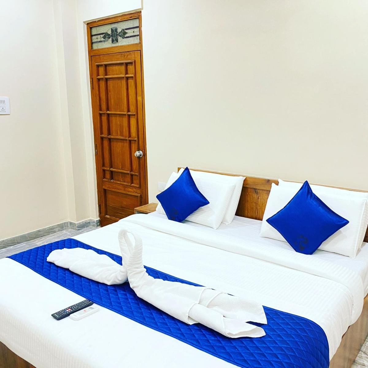 Hotel Kp Suites Metro Хидерабад Екстериор снимка